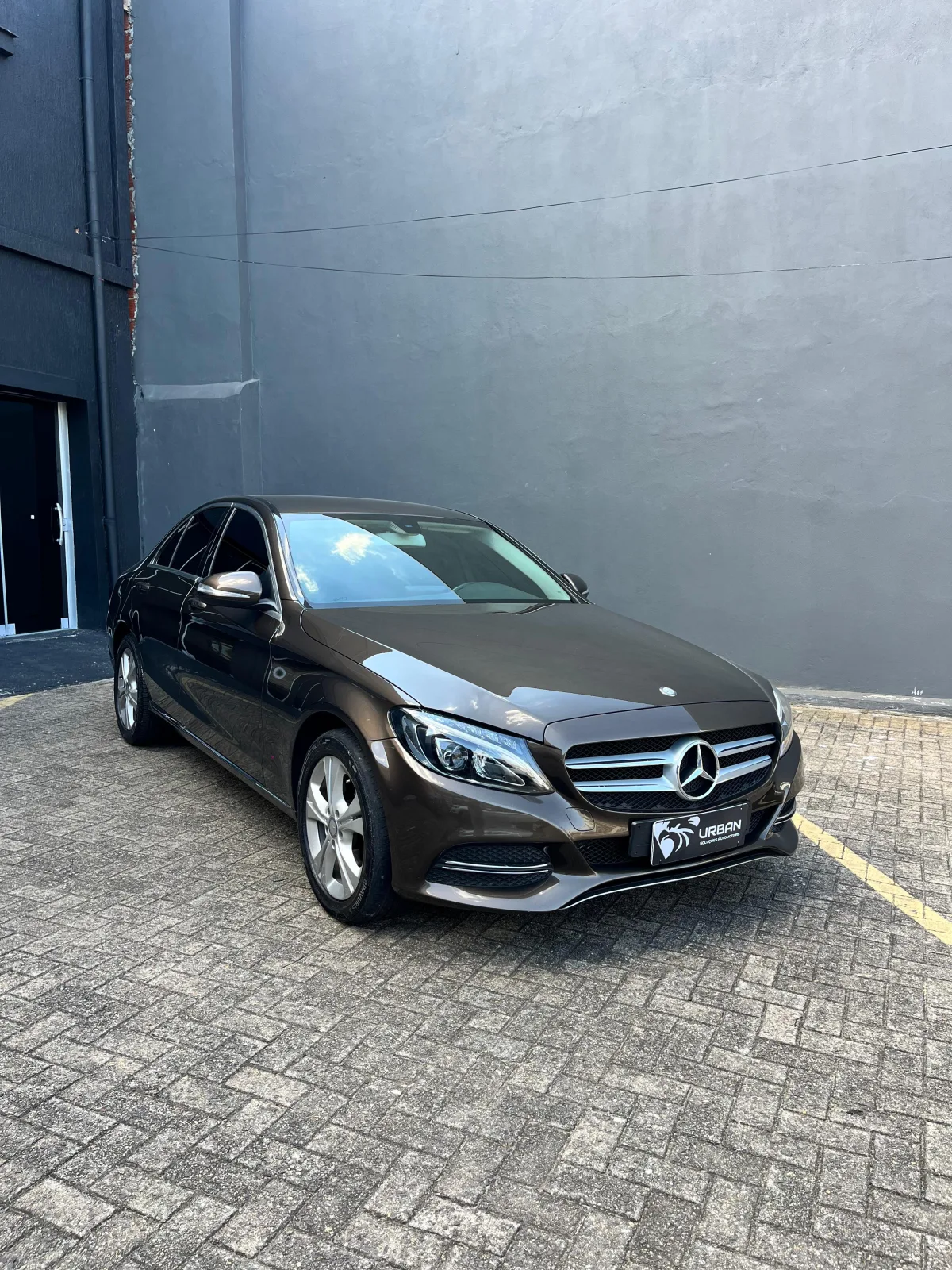 Mercedes-Benz C180 atendida pela Urban Soluções Automotivas em vista frontal